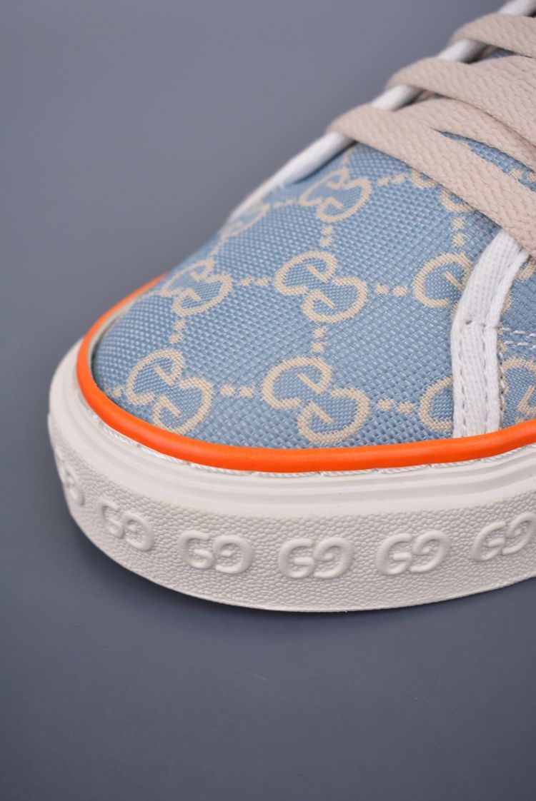 Low-top sneakers image 4