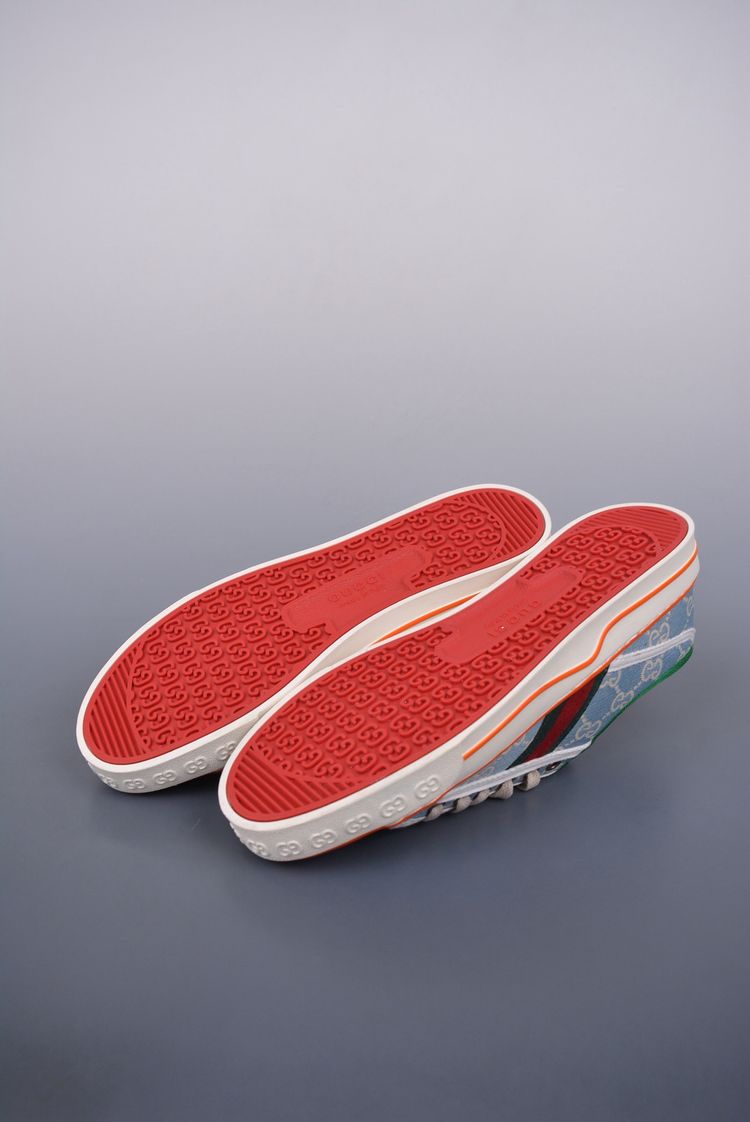 Low-top sneakers image 6