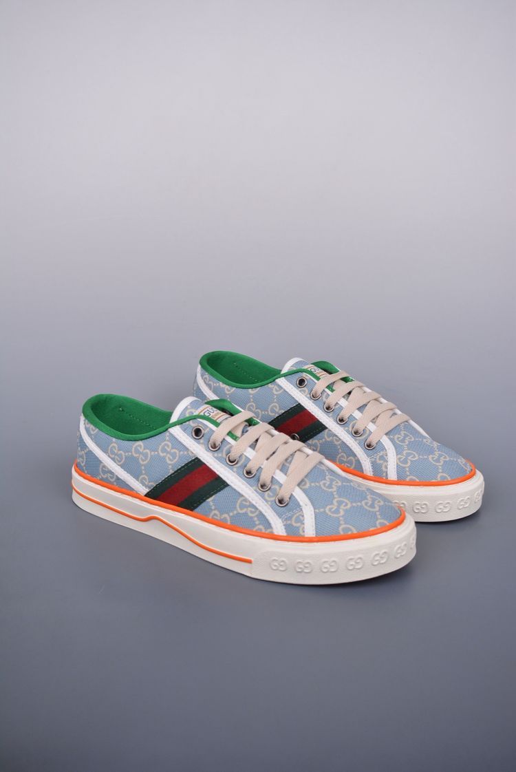 Low-top sneakers image 3