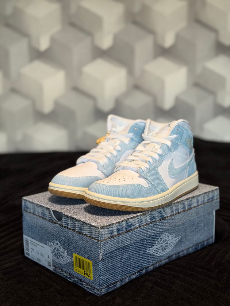 Nike Air Jordan 1 Mid Sneakers image 2