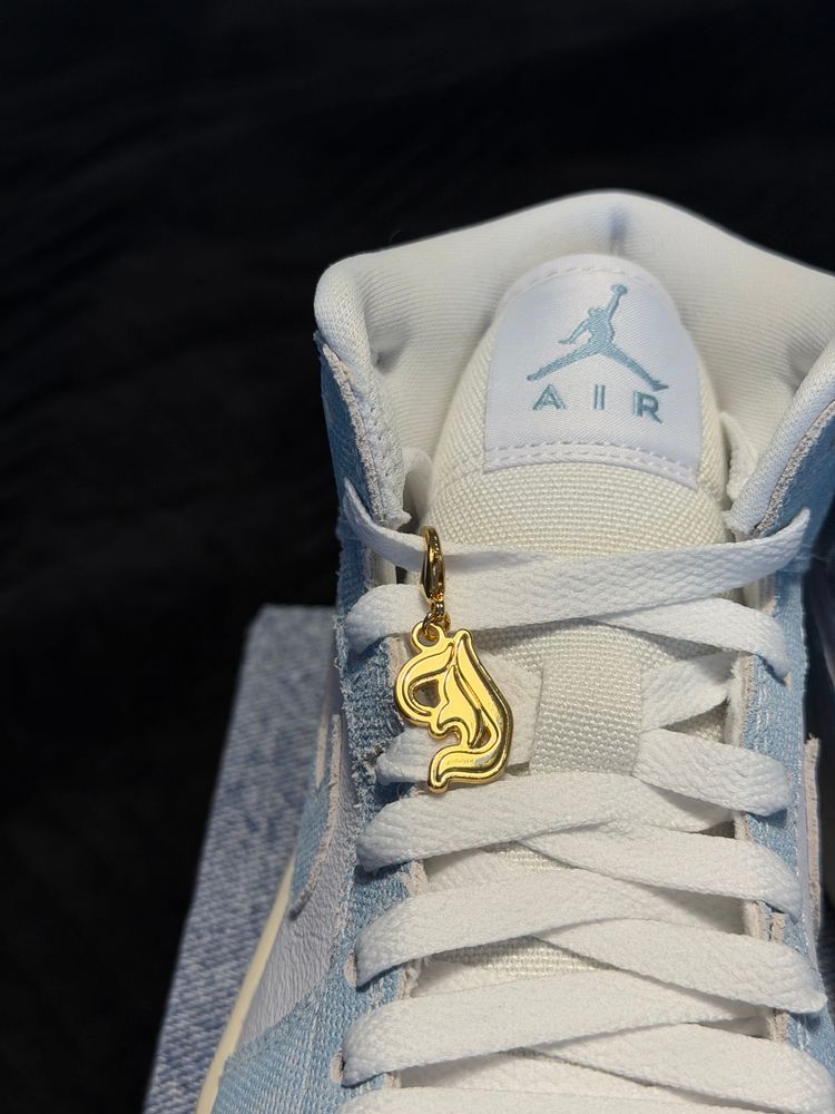 Nike Air Jordan 1 Mid Sneakers image 4