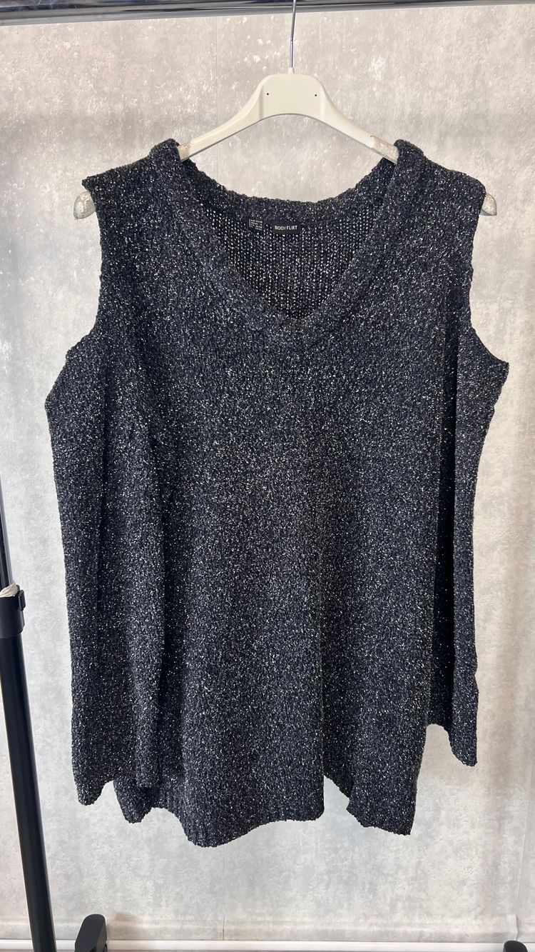 Sweter z odkrytymi ramionami rozmiar 44/46 plus size
