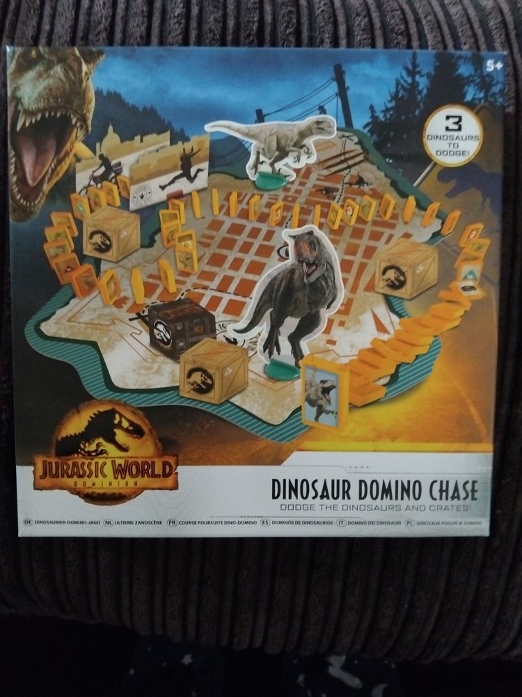 Jurassic World Dinosaur Domino Chase image 1