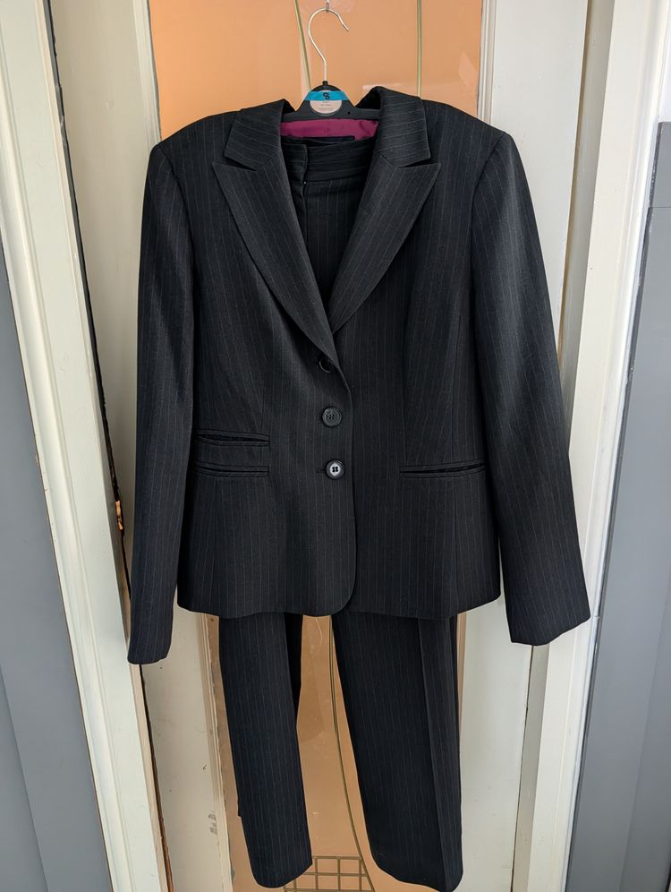 Evan-Picone Women'S Pinstripe Suit Jacket And Pants