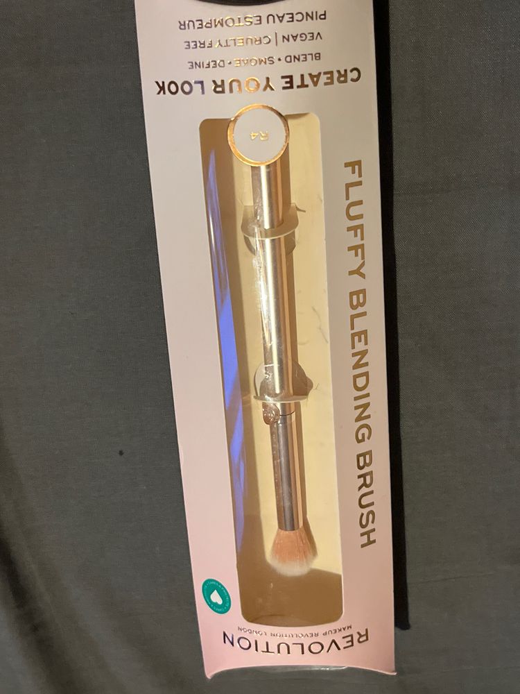Revolution Fluffy Blending Brush