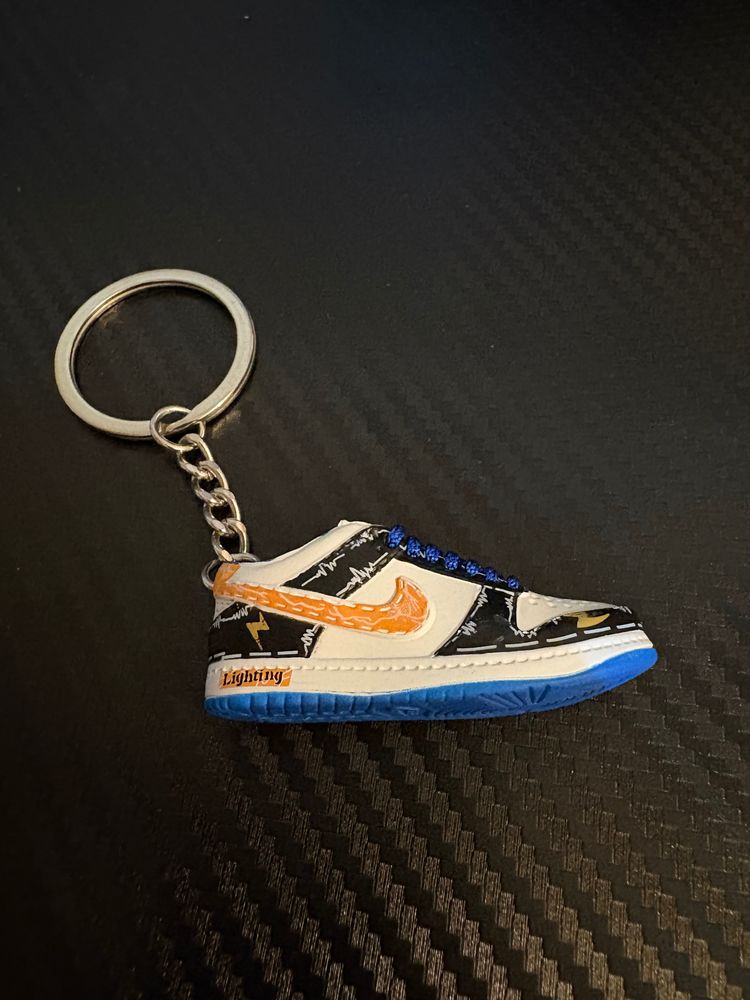 Nike low dunks Sneaker Keychains including pair and box  image 3