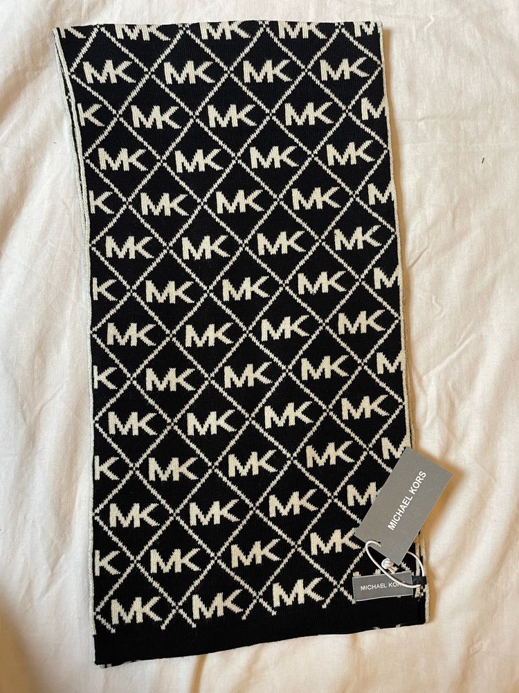 Brand new: Michael Kors Black And White Logo Scarf
