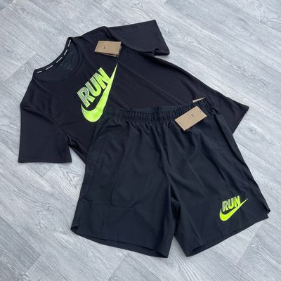 Nike Dri Fit Miler Run Energy T-Shirt Top and 7" Challenger Training Shorts Set - Black