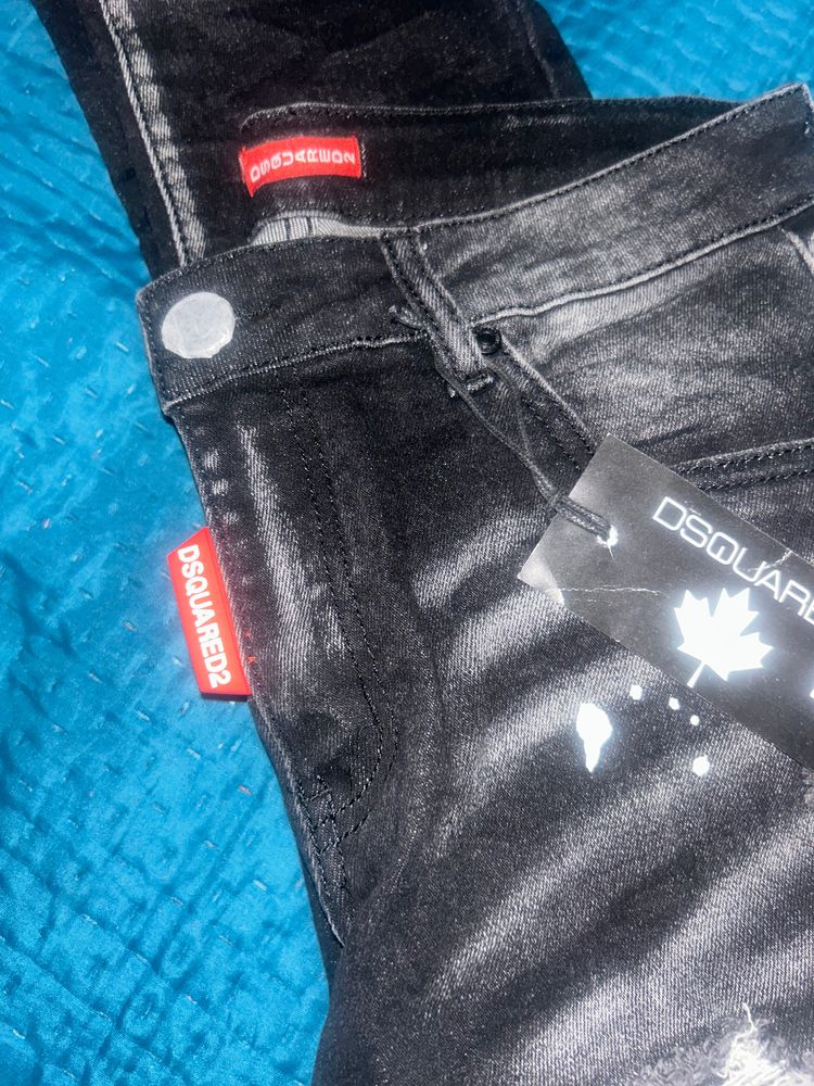 Immagine di Dsquared2 Black Distressed Jeans 1