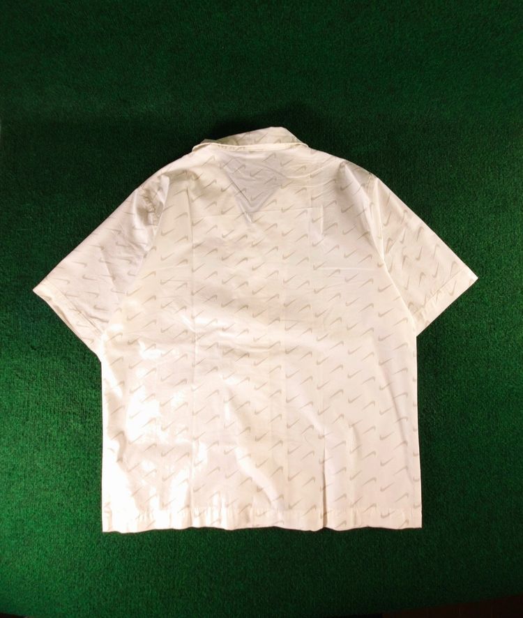 Nike White Short Sleeve Button-Up Shirt imagen 2