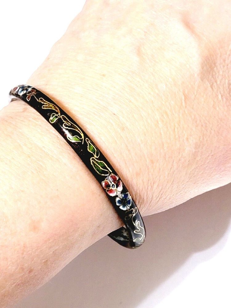 Immagine di Black Floral Enamel Bangle Bracelet 2