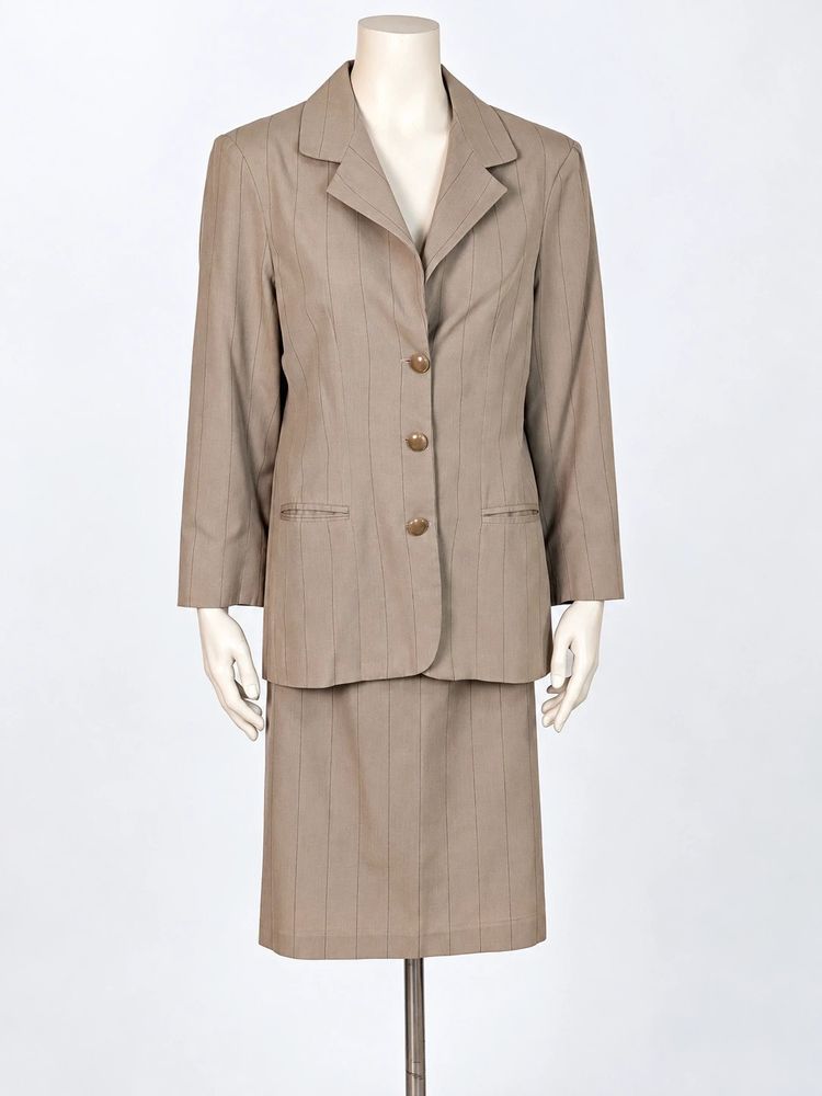 Tailleur Donna Elegante Gessato color Beige/Sabbia – Giacca e Gonna (Taglia M/42-44) image 1