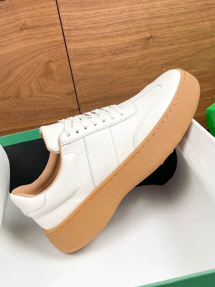 White Sneakers With Gum Sole obraz 2