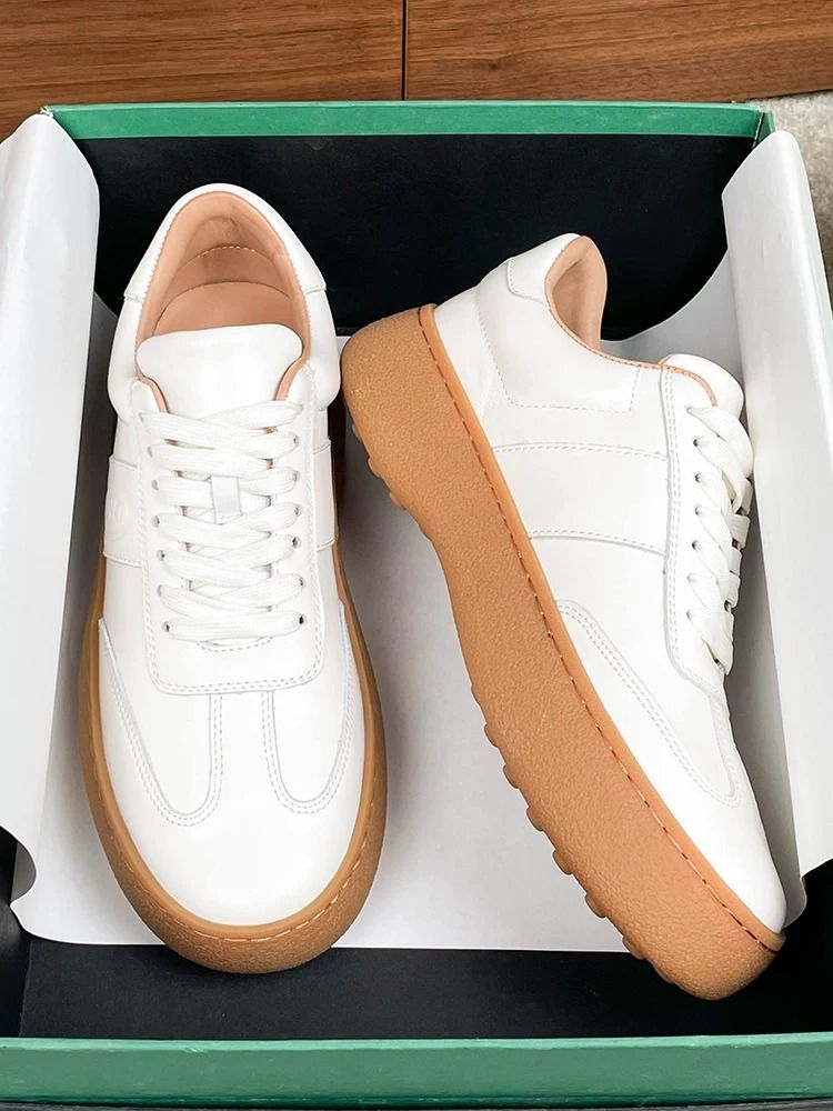 White Sneakers With Gum Sole imagen 1