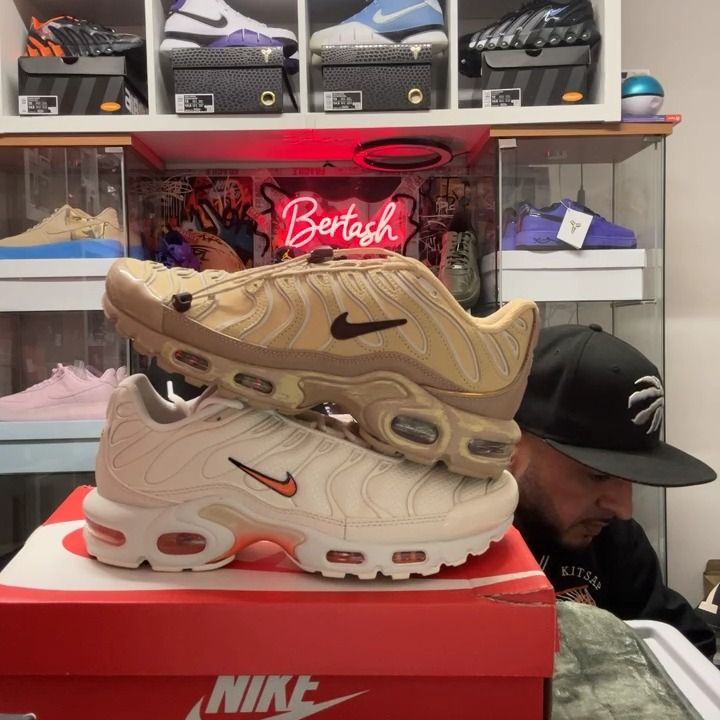 Nike UK7 NIKE TN - ASIA EXCLUSIVES WITH FULL BOX - WINNER CHOOSE product image