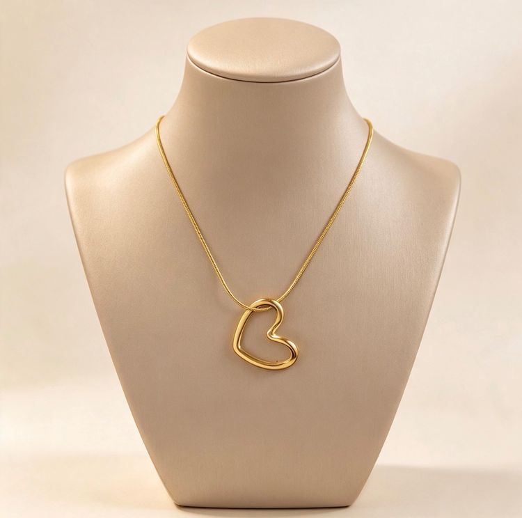 Gold Heart Pendant Necklace image 4