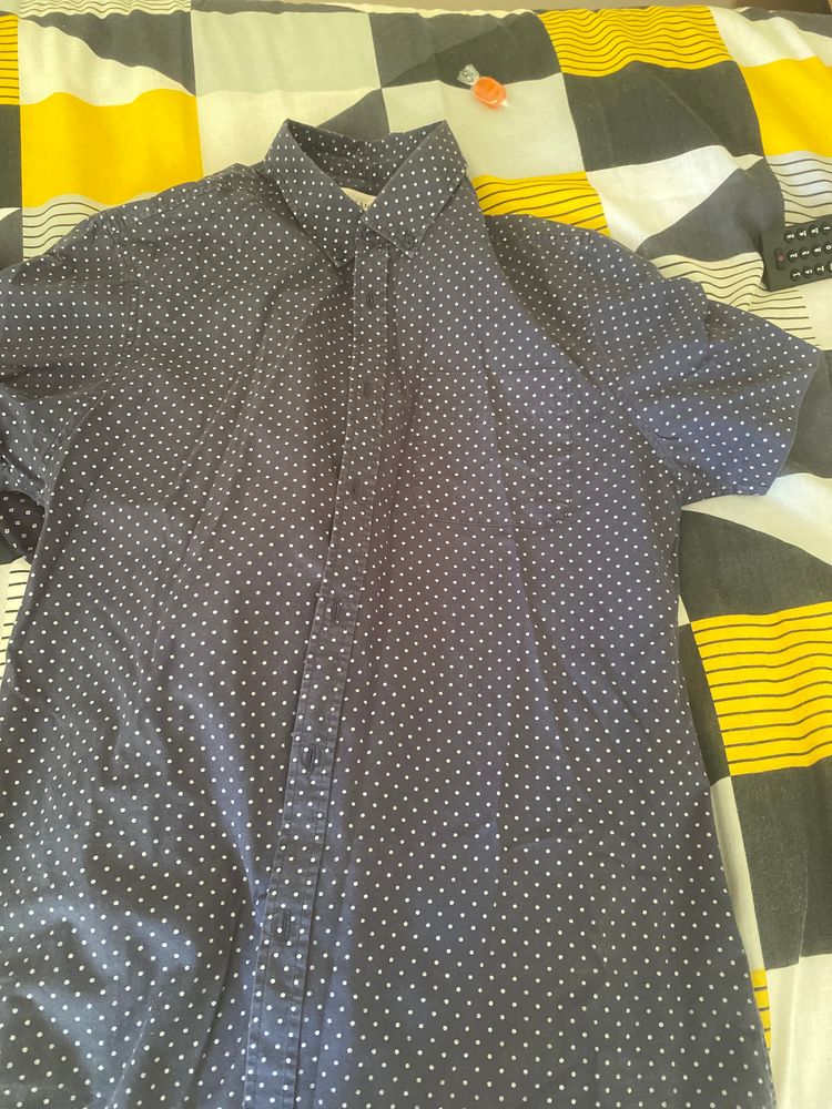 Two Short Sleeve Button-Up Shirts imagen 3