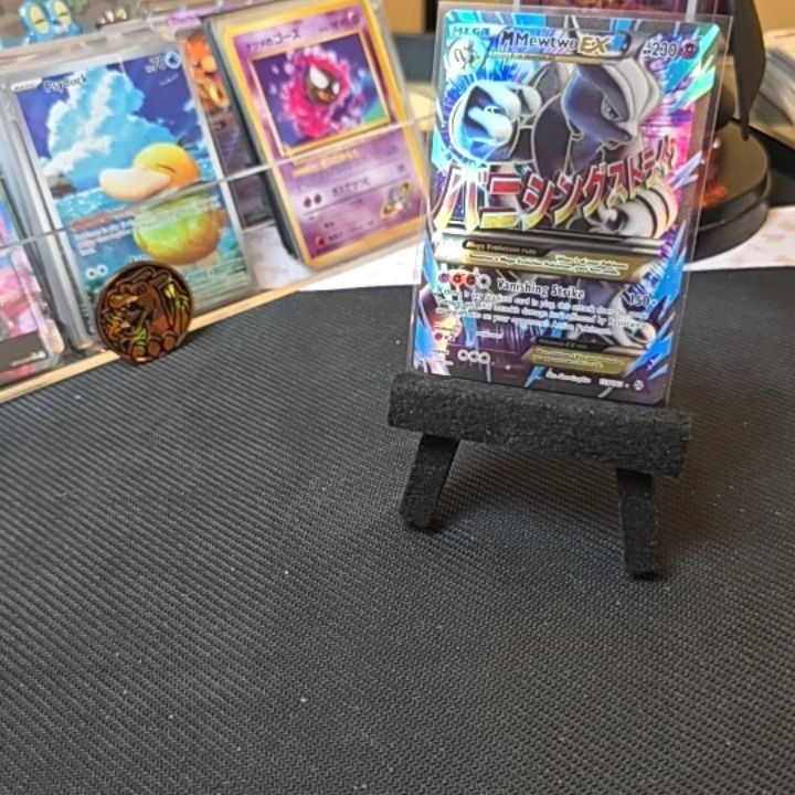 Other mewtwo w/ small crease  product image