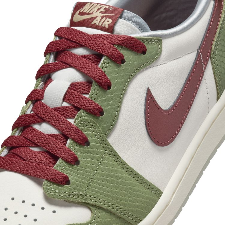 Air Jordan 1 Retro Low OG Year of the Dragon (2024) 3