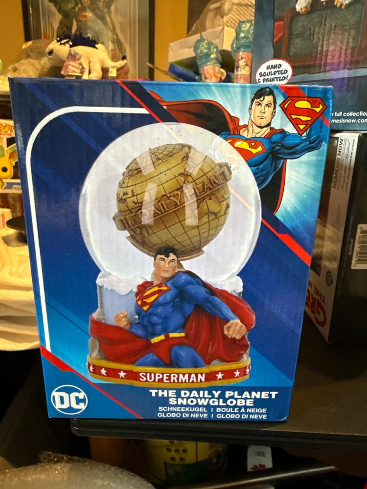 Superman The Daily Planet Snowglobe