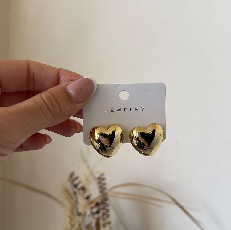 Other gold heart-shaped earrings product image