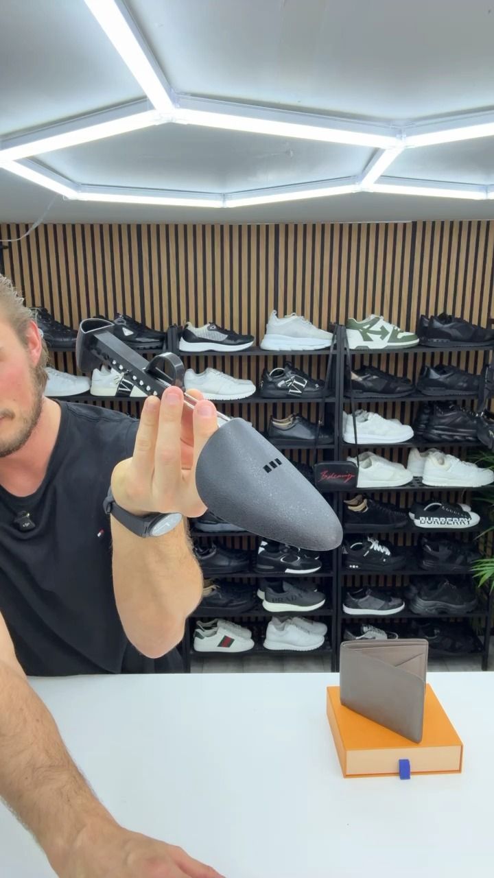 Schuh SHOE TREE GIVE AWAY  product image