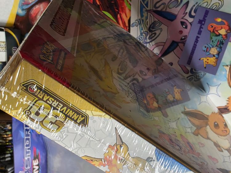 Collezzione con poster 30 th anniversario pokemon  image 3