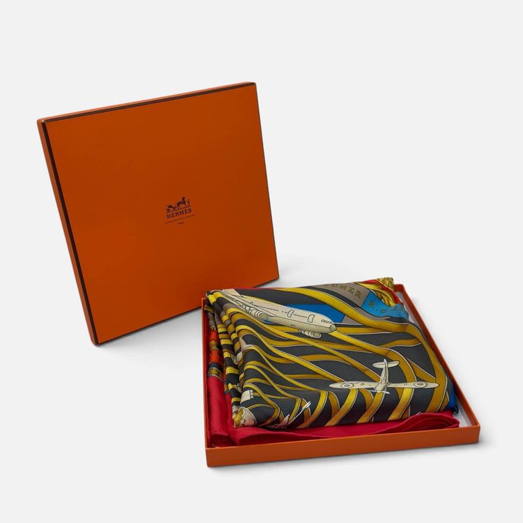 Foulard Carré 90 “Rêves d’Espace” image 4