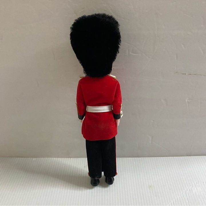 Doll In British Guard Uniform obraz 2