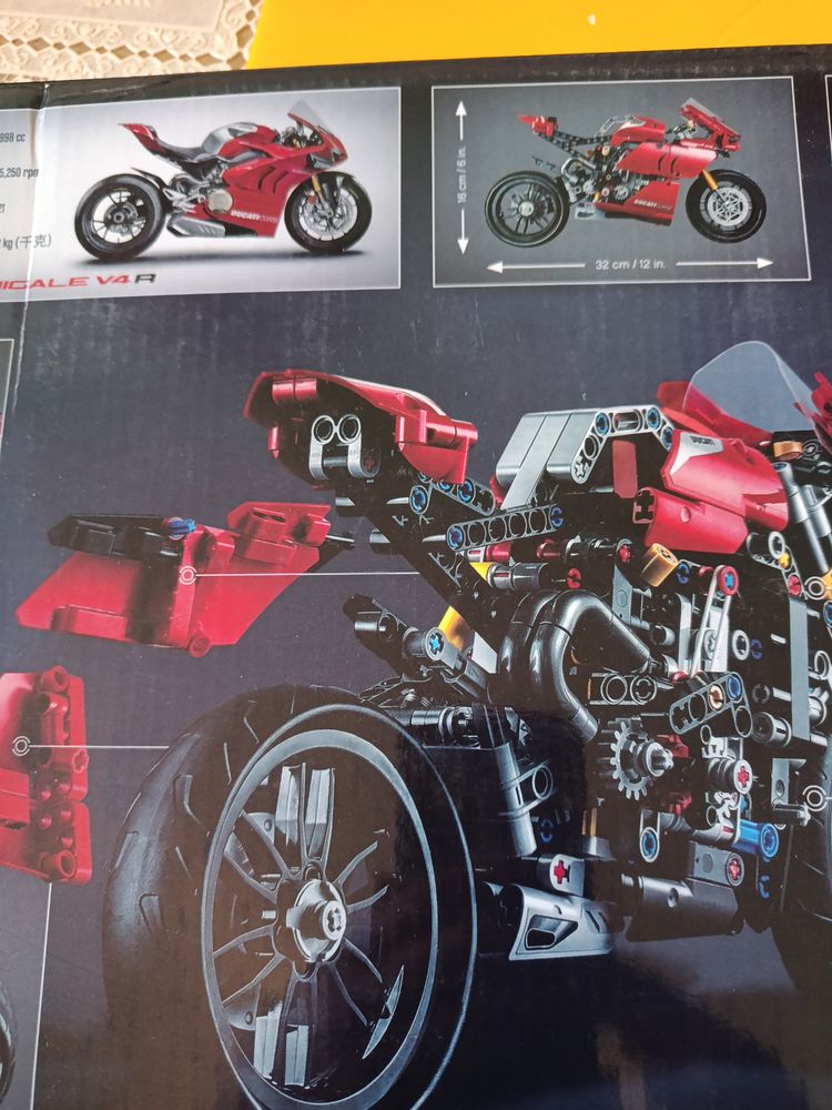 Ducati Panigale V4 R Building Set 5