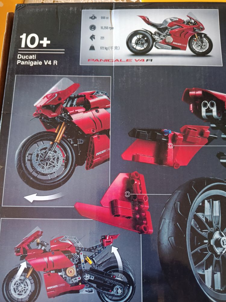 Ducati Panigale V4 R Building Set 6