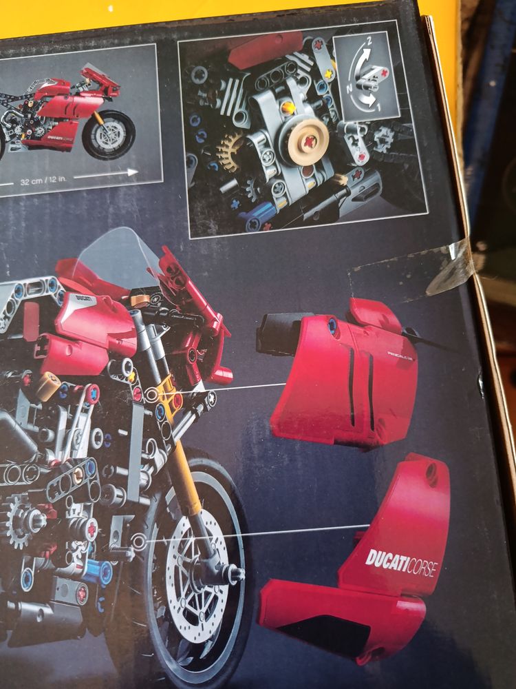 Ducati Panigale V4 R Building Set 4
