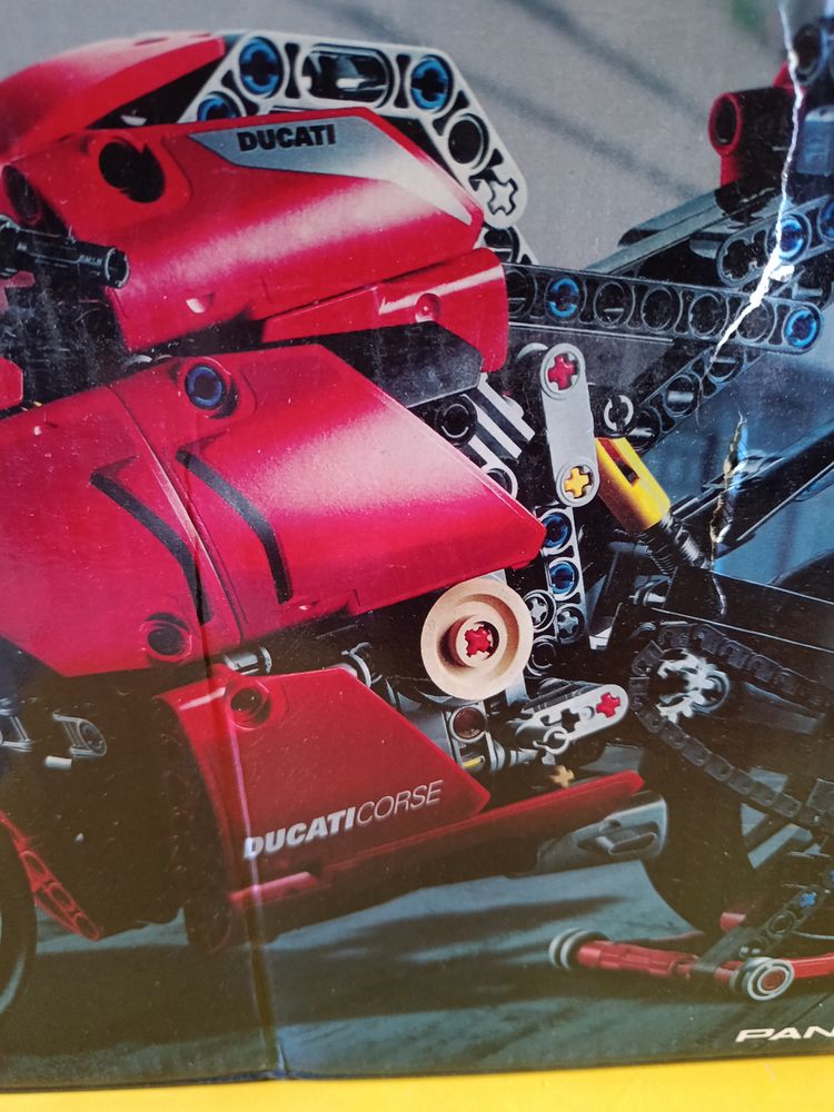 Ducati Panigale V4 R Building Set 8