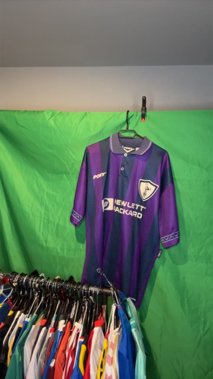 Away Spurs 1995 Away - little bit of fluff but good condtion otherwise 7/10 product image