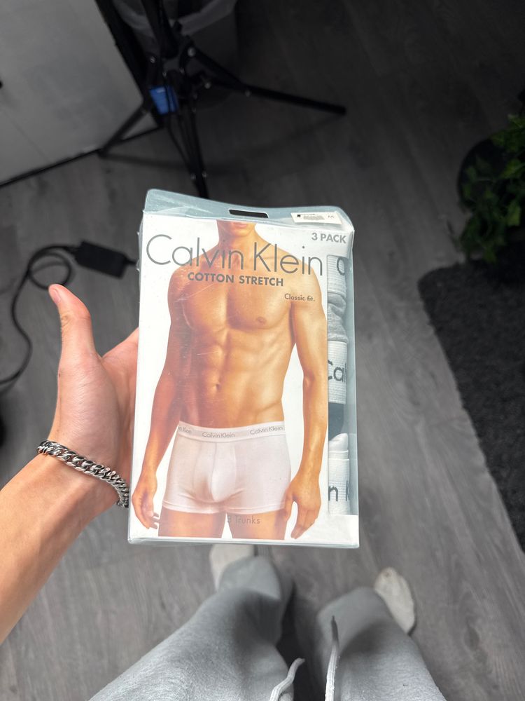 Calvin Klein Jeans Giveaway!! Chose your size product image
