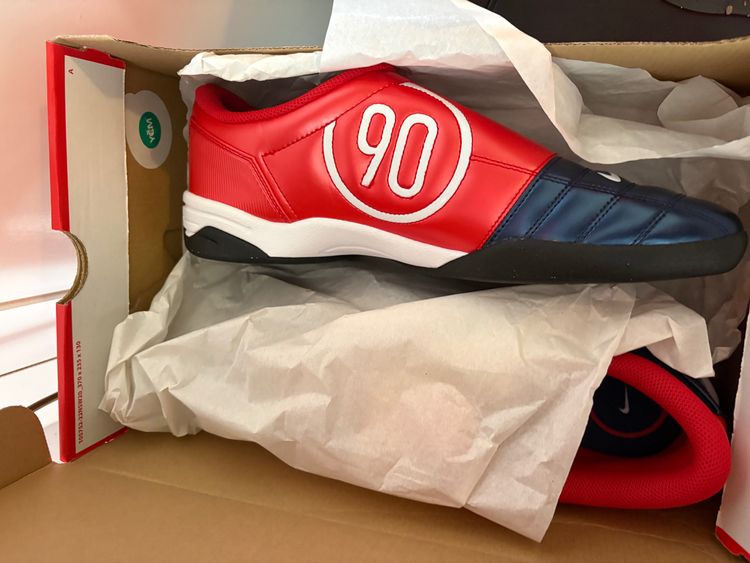 Immagine del prodotto Nike Red And Navy Casual Shoe With Number 90
