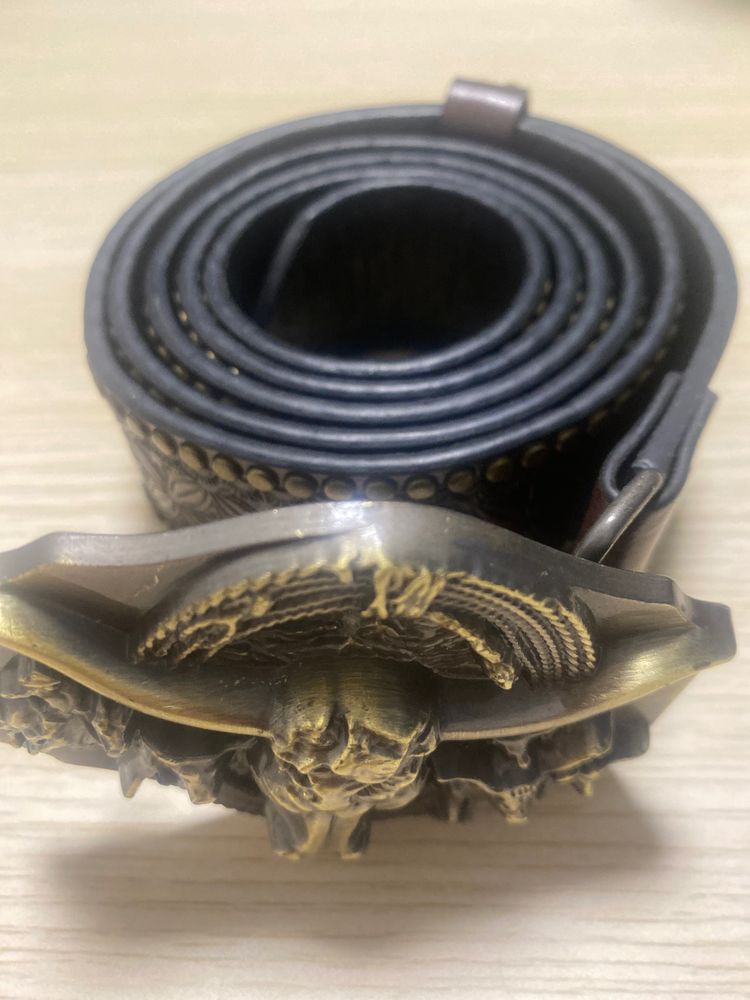 Immagine di Black Belt With Ornate Gold Buckle 1