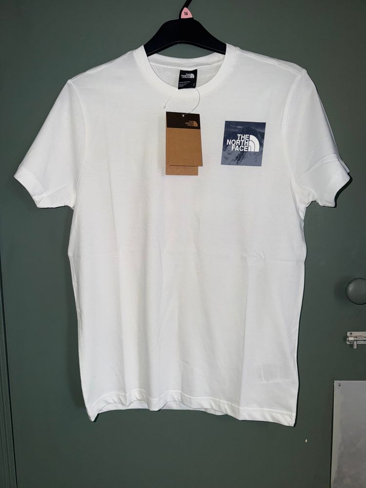 The North Face Mountain Photo Box T-Shirt image 1