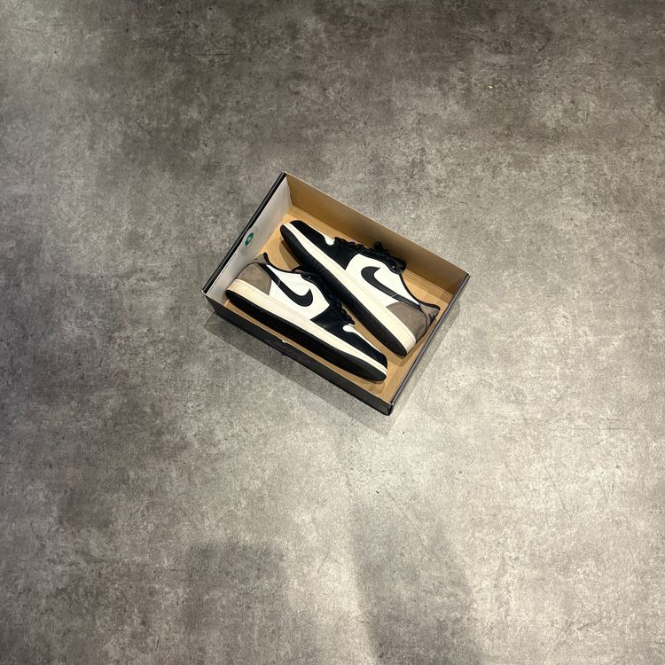 Jordan 1 Retro Low OG Mocha Taglia 44 (Usato) image 1