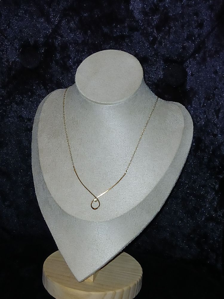 Signed Avon Elegant V-Shape Loop Solitaire Pendant Necklace