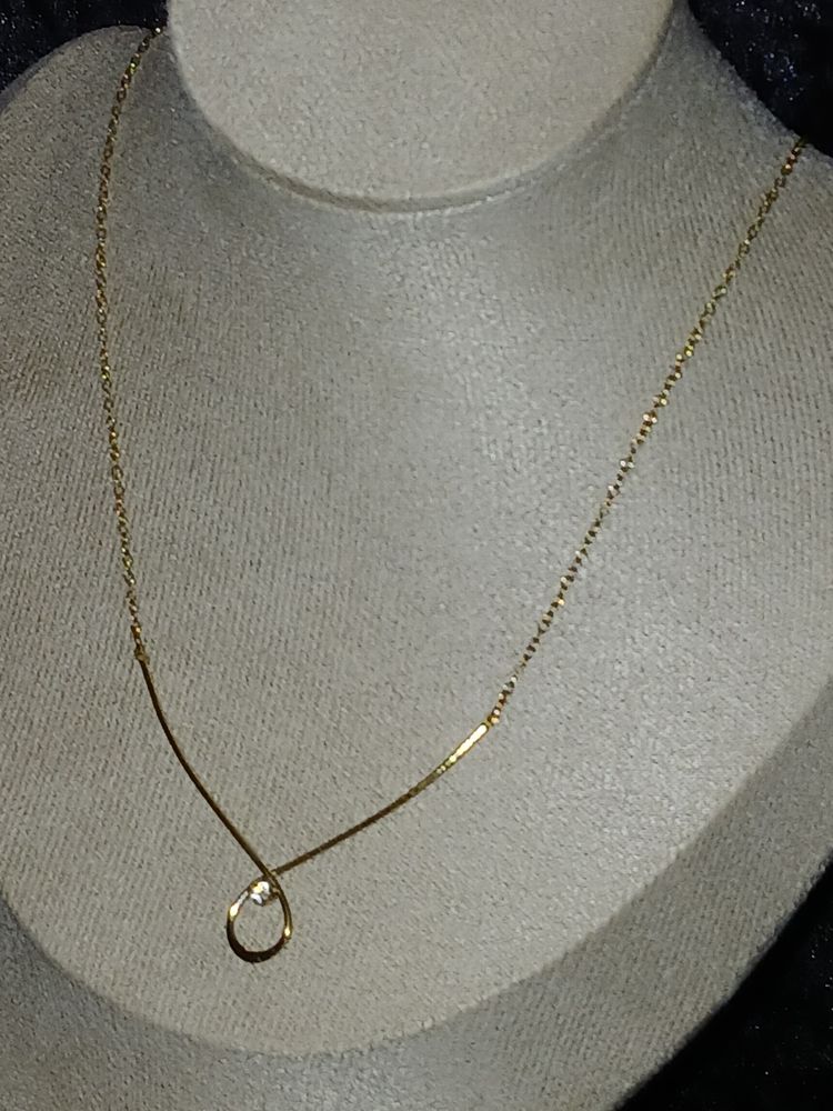 Signed Avon Elegant V-Shape Loop Solitaire Pendant Necklace 5