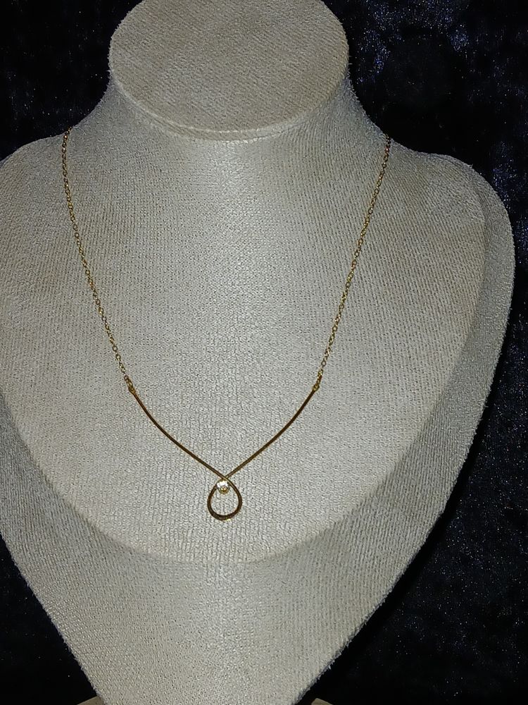 Signed Avon Elegant V-Shape Loop Solitaire Pendant Necklace 2
