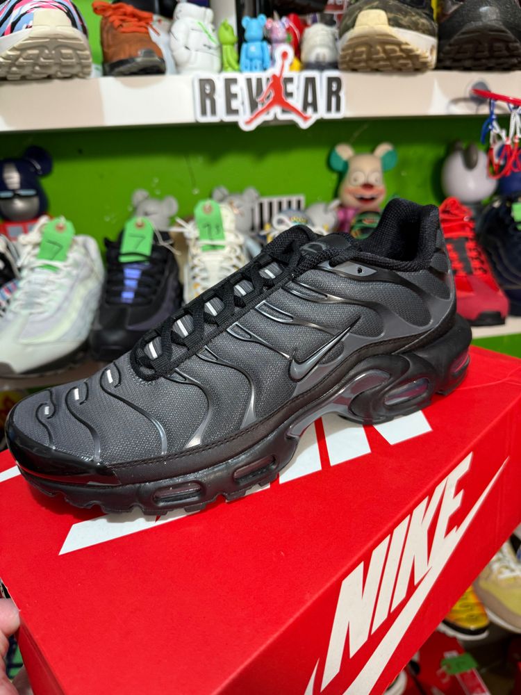 Nike Black Sneakers new 9 boxed 