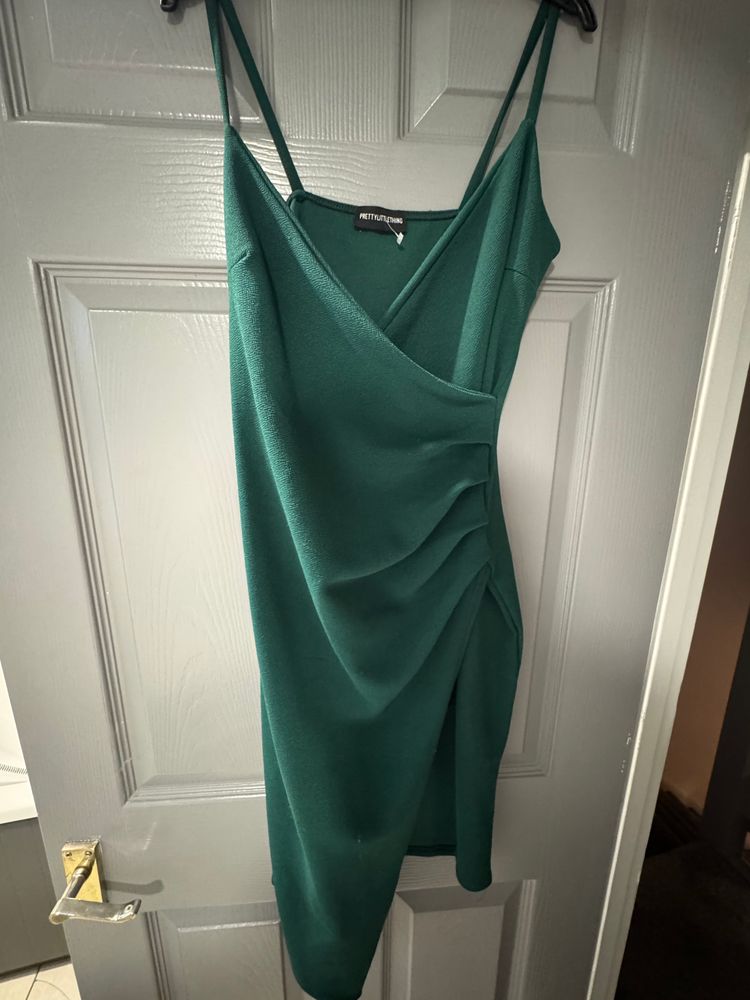 Prettylittlething Green Wrap Dress (12) imagen 4