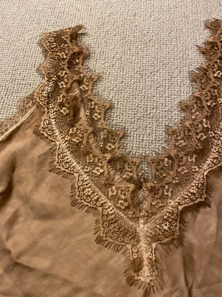 Beige Lace-Trimmed Camisole Top - size M imagen 2