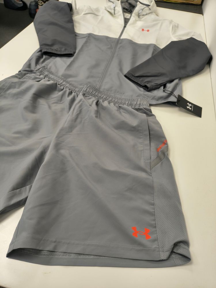 Under Armour Windbreaker And Shorts Set, Pink logo  image 3