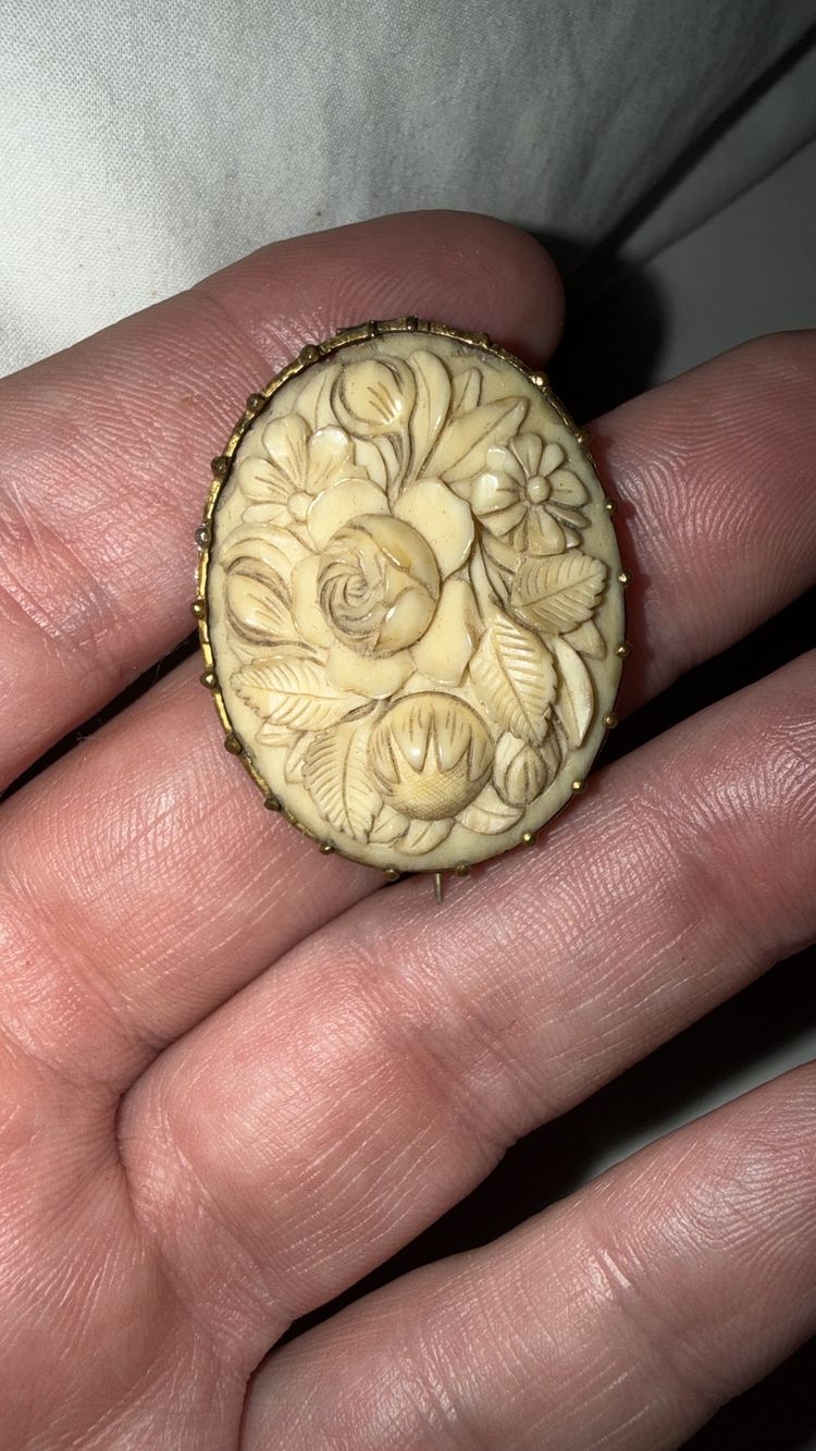 Other Victorian Carved bone Floral Brooch product image
