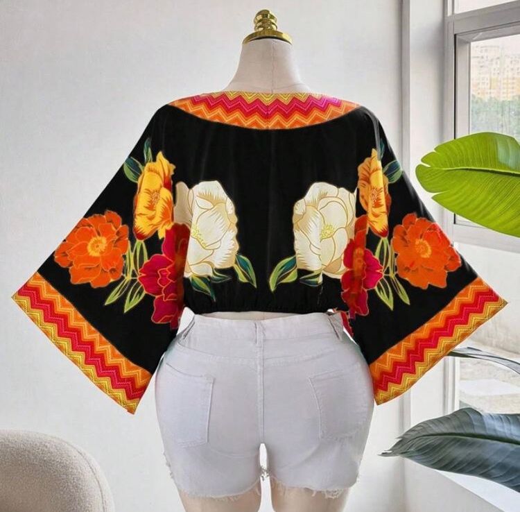 SHEIN Floral Print Kimono Sleeve Crop Top product image