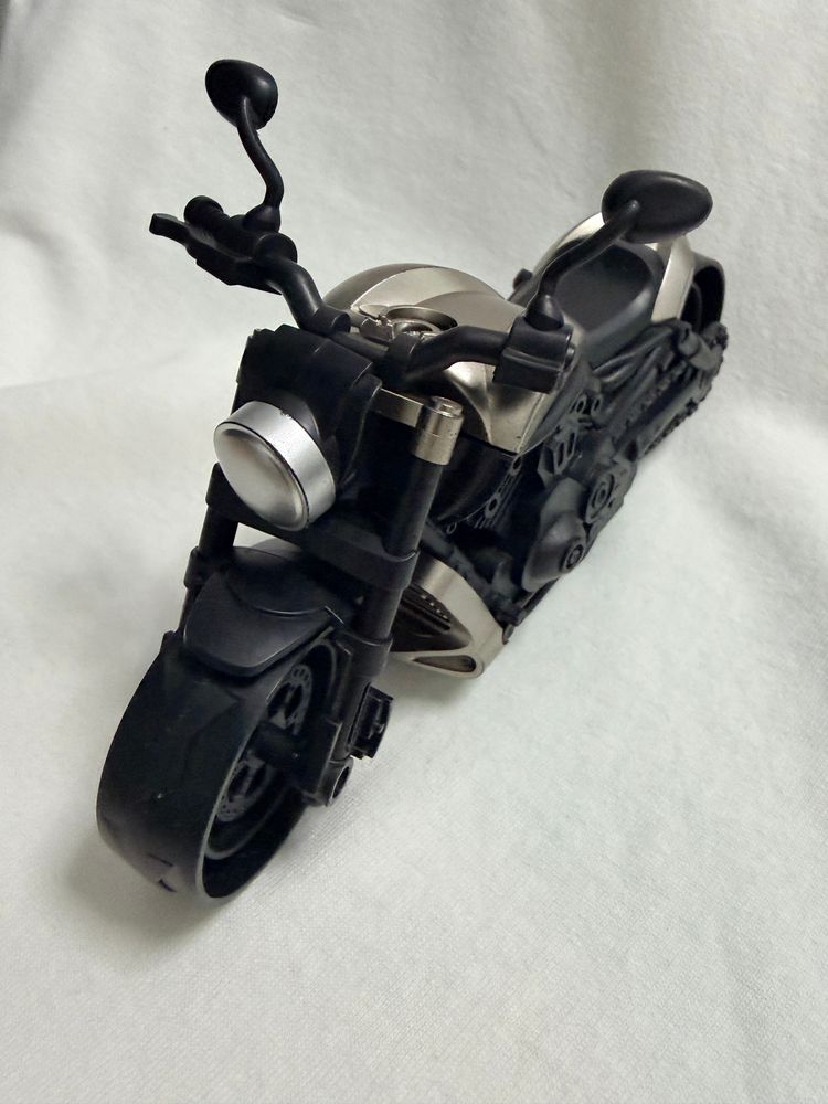 Black & Silver Motorcycle Model Desk Display Piece imagen 1