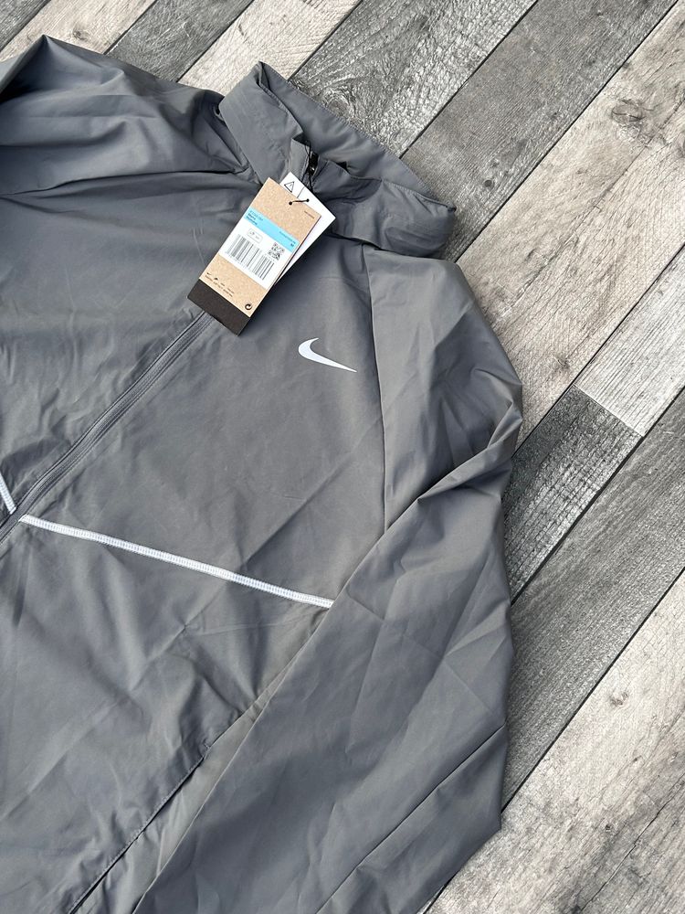 Nike Dri-Fit Repel Miler Hooded Jacket - ‘Smoke Grey’ - Size Medium  imagen 5